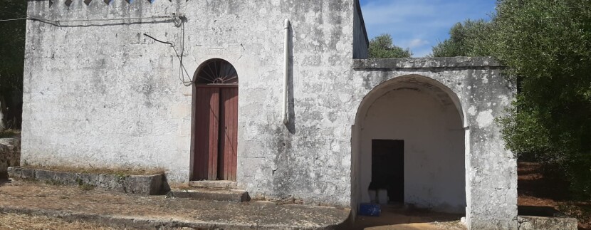 Lamia with trullo for sale Ostuni, with olive grove