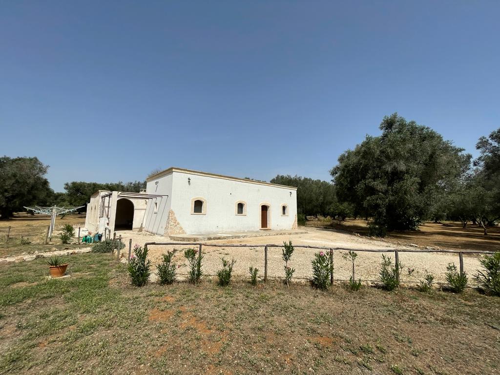 House with trulli property for sale, ready to step in