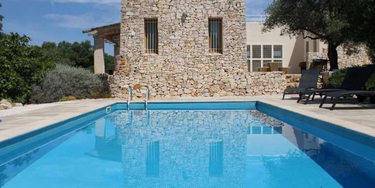 Villa with sea view and swimming pool for sale Carovigno
