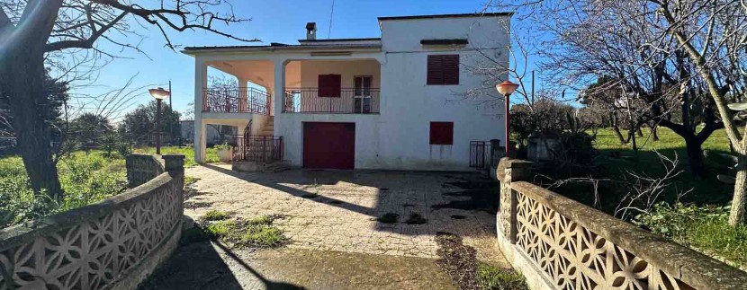 Villa with sea view for sale in Ostuni, and private garden