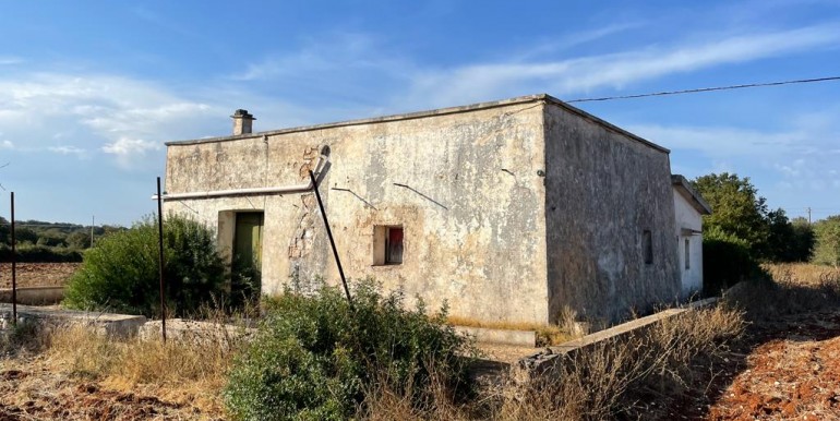 Traditional building with trullo complex for sale Martina Franca