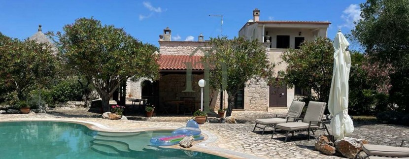 Carovigno, Trulli complex with extension and swimming pool