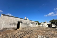 Trulli and lamia with olive grove in Ceglie Messapica, for sale