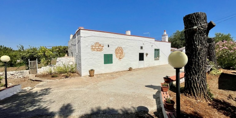Traditional farmhouse for sale in Ostuni, star vauteld ceilings